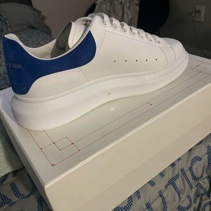 Only worn twice comes with box and receipt